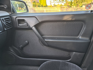 Opel Vectra A 2,0 sedaan varuosadena (2 foto / 2)