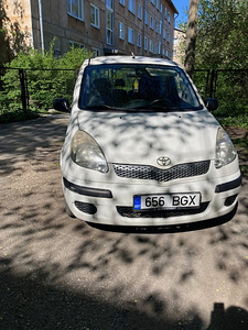 TOYOTA YARIS VERSO (10 foto / 10)