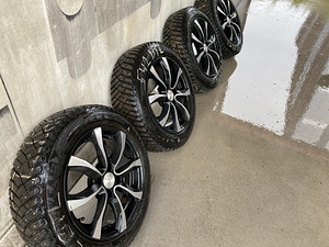 Литые диски шины (2 фото из 5)