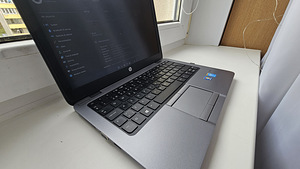 HP EliteBook 820 G1 (1 foto / 3)