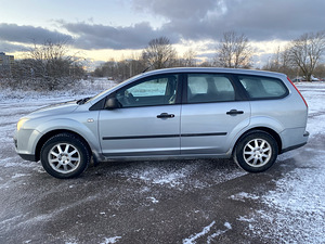 Ford Focus 2005 a. 1.6 85kW (2 foto / 9)