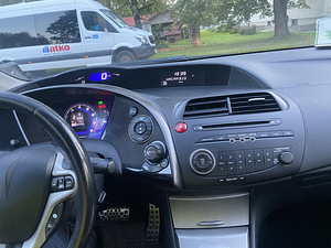 Honda Civic 1.8 103kW (6 foto / 11)