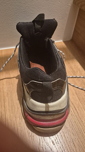 Balenciaga triple s (3 foto / 3)