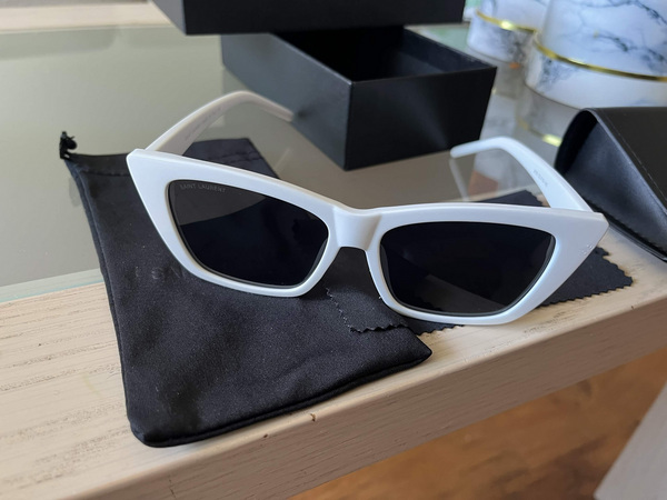 Päikeseprillid Saint Laurent