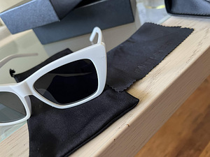 Päikeseprillid Saint Laurent (3 foto / 4)