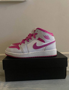 Jordan 1 mid (1 foto / 4)