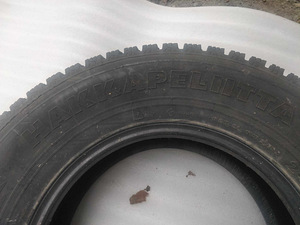 Подержанные шипованные шины Nokian (245/70 R16) 4 шт. (4 фото из 5)