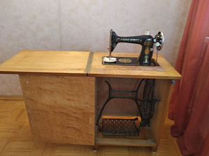 Швейная машинка SINGER (2 фото из 3)