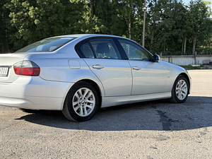 BMW 320i (8 foto / 15)
