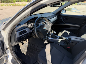 BMW 320i (15 foto / 15)