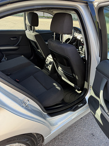 BMW 320i (13 foto / 15)