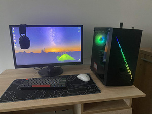 Mänguarvuti koos monitori ja kõrvaklappidega (1 foto / 5)