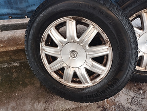 Valuveljed talverehvidega Chrysler Grand Voyagerile (2 foto / 6)