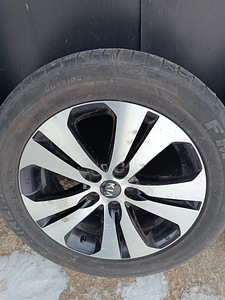 Valatud velgede komplekt R18 Kia Sportage'ile suverehvidega (5 foto / 10)