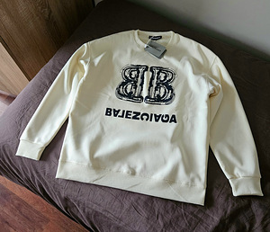 Balenciaga kampsun (2 foto / 8)