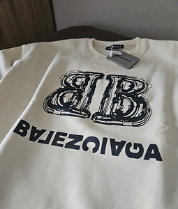 Balenciaga kampsun (4 foto / 8)
