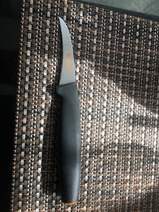 Fiskars нож для чистки овощей