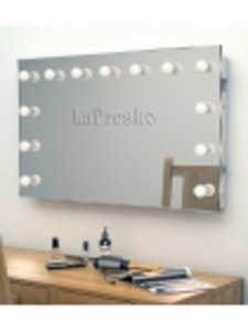 Spogulis ar apgaismojumu 700 x 900
