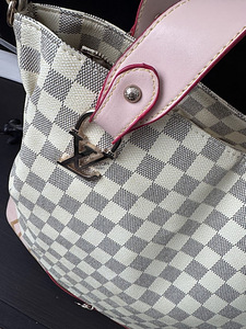 Большая сумка Louis Vuitton (3 фото из 3)