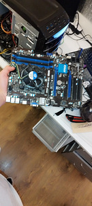 Материнская плата MSI (4 фото из 4)