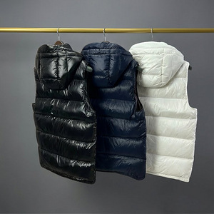Moncler пуховый жилет (2 фото из 4)