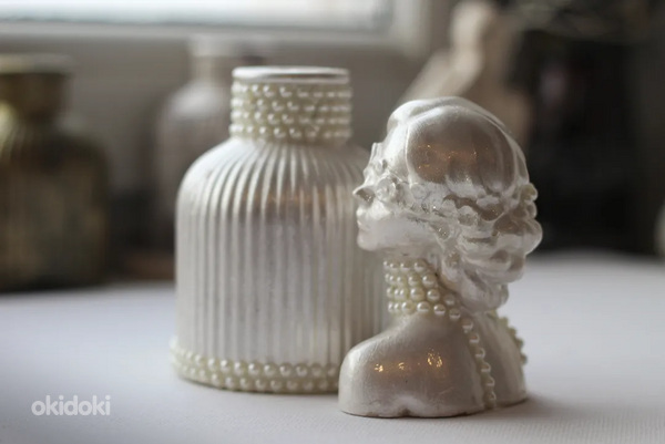 Сувенирные изделия из гипса и смолы. Набор ваза и девушка. (фото #1)