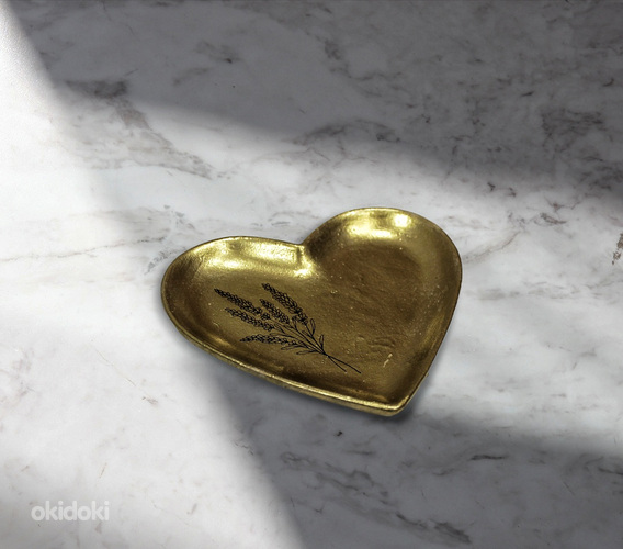 Золотая подставка "Сердце" с декором. (фото #2)