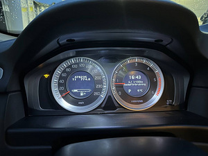 Volvo V70 2012 (6 фото из 8)