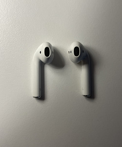 Airpods 1 (2 фото из 5)
