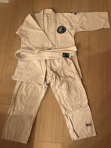 Müüa laste kimono, pikkus 150 cm, vanus 8-10a (2 foto / 2)