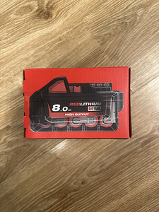 Аккумулятор «Milwaukee Redlithium High Output» (1 фото из 4)