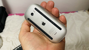 Magic Mouse Apple A1657 + clavier A1314 (6 foto / 7)