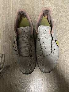 Футбольные бутсы Nike (2 фото из 3)