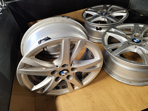 Литые диски R16 BMW (2 фото из 4)