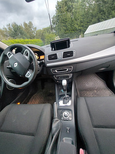 Продается машина Reno Megane 1.5 автомат (8 фото из 9)