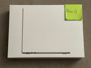 M/V: Uus, kiles 13.6" M3 MacBook AIR (1 foto / 2)