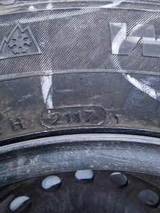 15" plekkveljed ja korralikud naastrehvid 195/65/R15 (3 foto / 5)