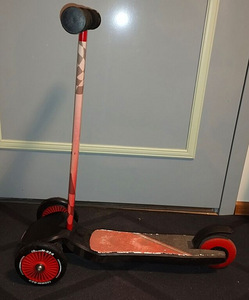 Kasutatud laste tõukeratas (1 foto / 3)