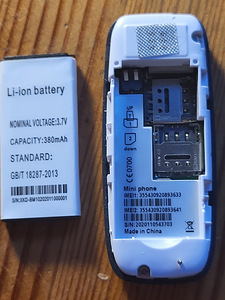 Mikrotelefon kaksik-SIM, Bluetooth, microSD pesa ja mp3 (3 foto / 3)