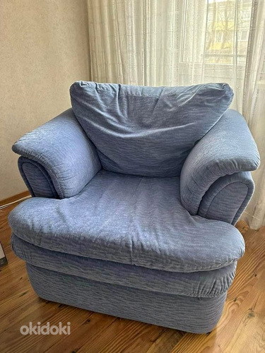 Красивое синее приличное кресло и диван (фото #1)