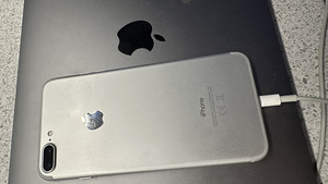 iPhone 7 Plus (2 foto / 5)