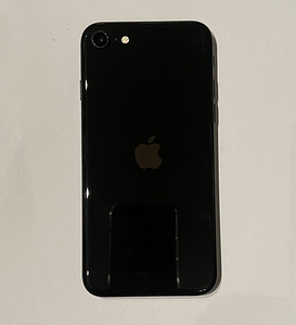 Apple iPhone SE 2.gen (2022) 64GB black (1 foto / 2)