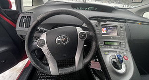 Toyota Prius (8 foto / 10)