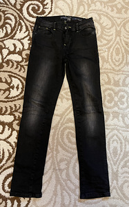 FIRMA TEKSAD GUESS (2 foto / 2)