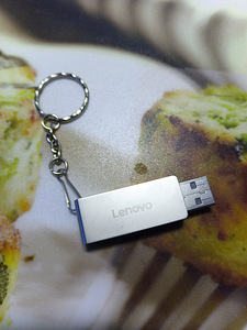 USB 64 TB (2 foto / 3)