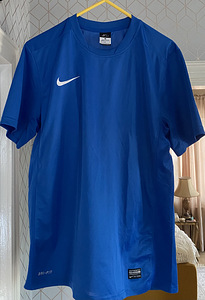 AUTHENTIC BLUE NIKE DRI-FIT T-SHIRT (1 foto / 2)