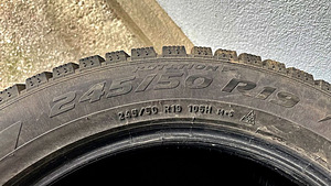 Шипованные шины Pirelli Ice Zero 245/50/R19 DOT 2021 (3 шины) (6 фото из 6)
