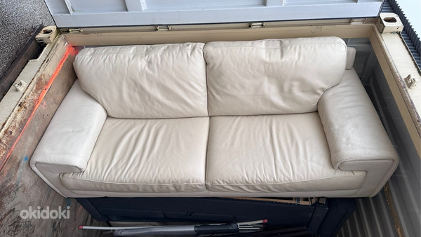 Кожаный диван с креслом (фото #1)