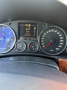 Volkswagen Touareg (8 foto / 10)