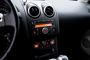 Nissan Qashqai 2.0 104kW (12 foto / 14)